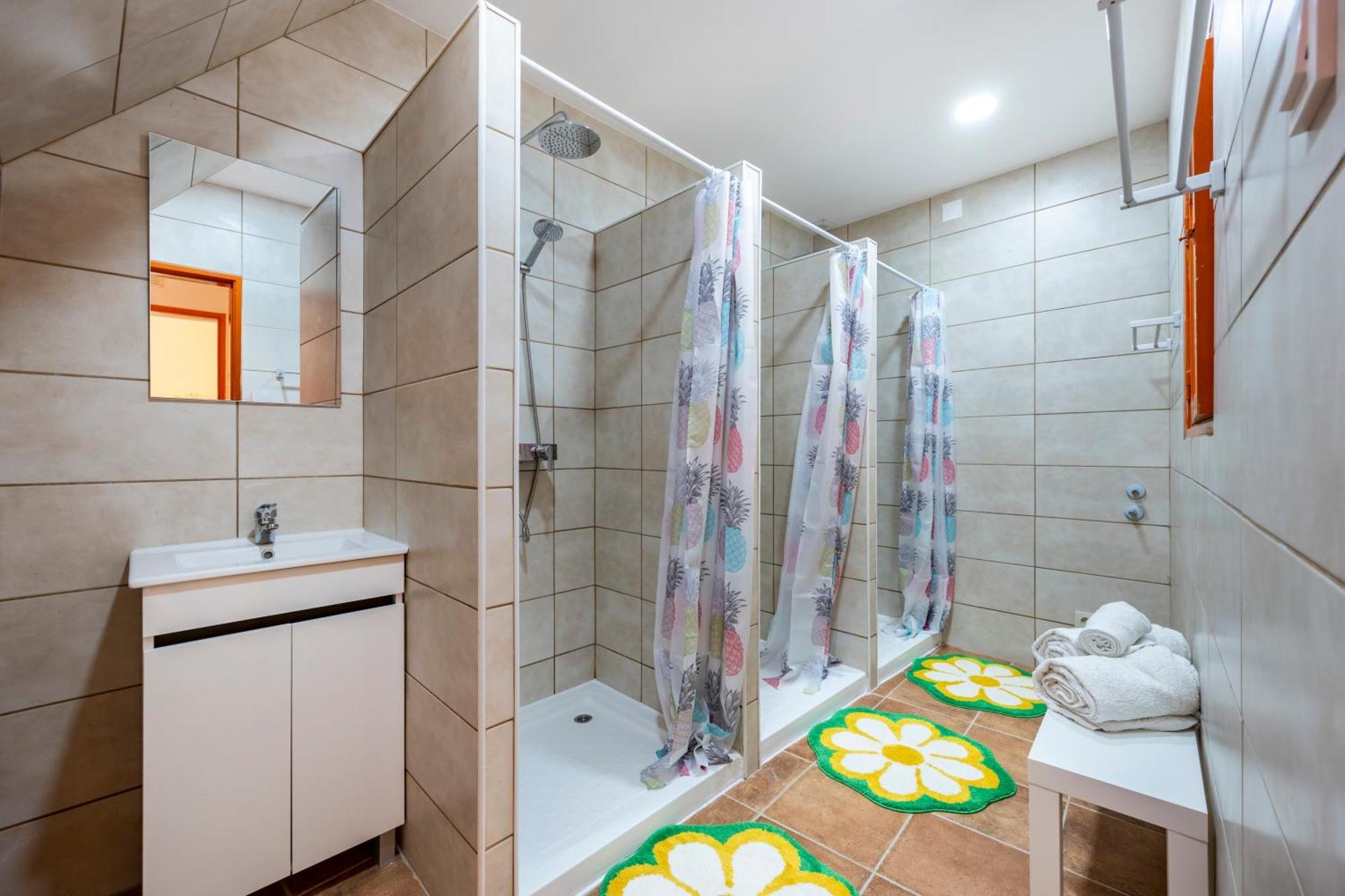 Hostal The Macarena Lagos