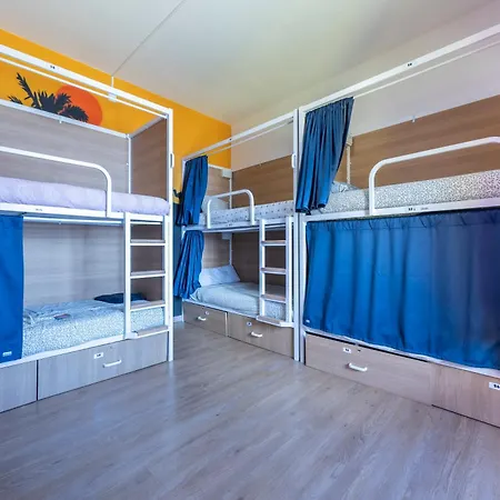 The Macarena Beach Hostel Lagos Exterior photo